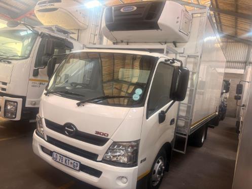 2018 Hino 815 4 Tonner Fridge truck with Carrier Supra 550 unit for sale