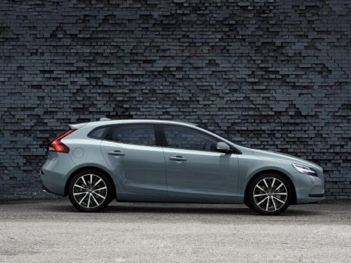 Changing wiper blades on a Volvo V40