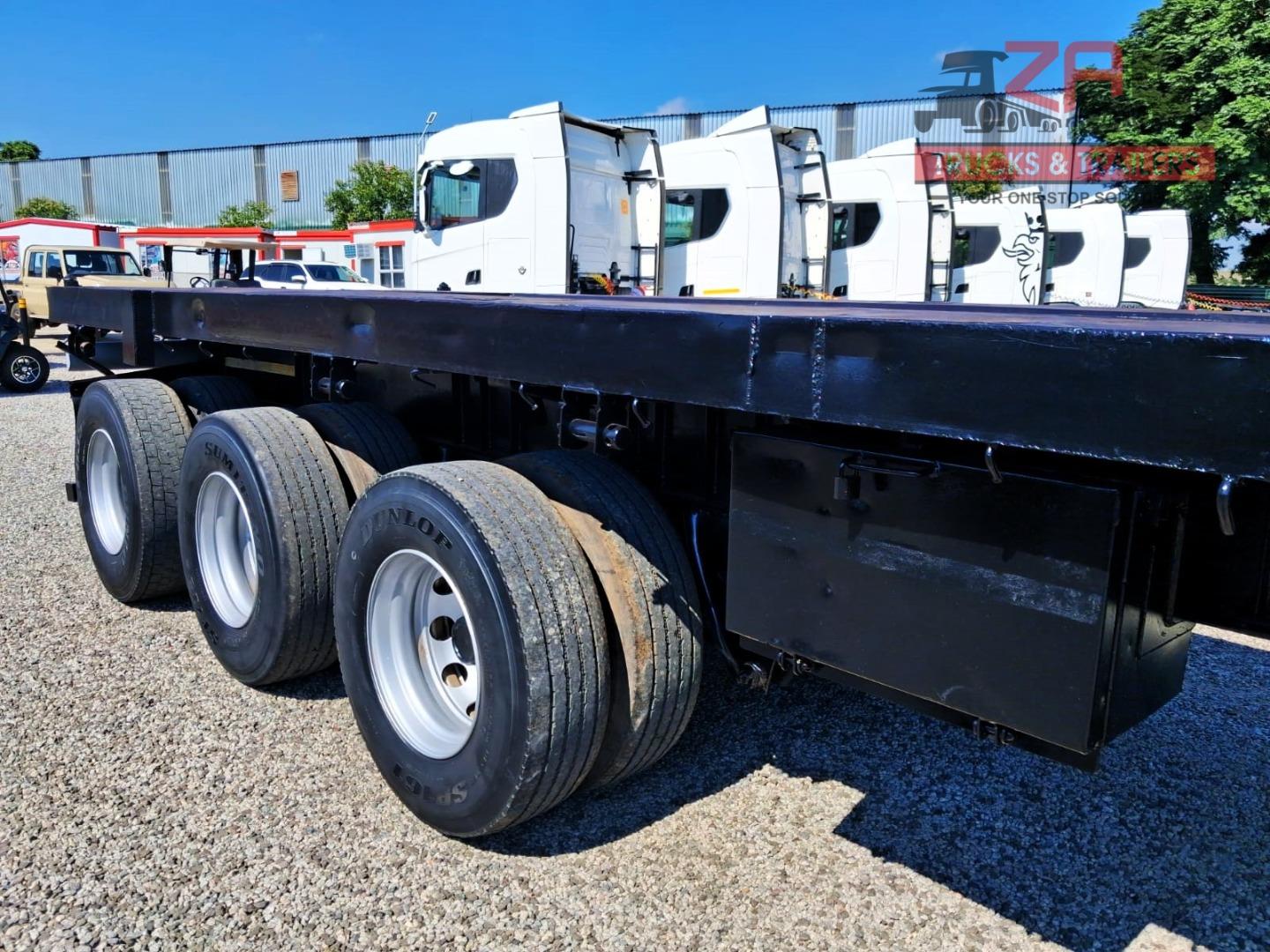 TOP TRAILER TRI-AXLE FLAT DECK *BARGAIN DEAL! Za Trucks and Trailers