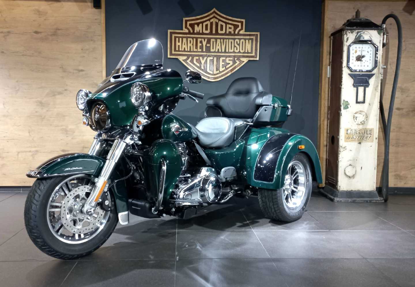 Harley-Davidson TRI GILDE ULTRA CLASSIC Leather & Chrome Milnerton