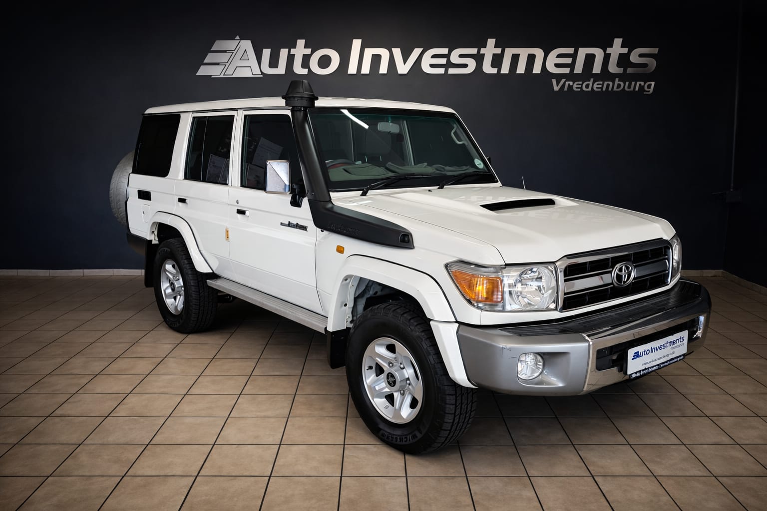 Toyota Land Cruiser 76 4.5D-4D LX V8 Station Wagon for sale in