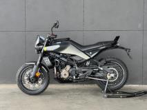 Husqvarna SVARTPILEN 401 2024 HUSQVARNA SVARTPILEN 401 Fast KTM