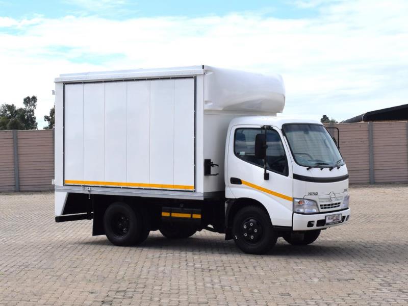 Hino 300 Series 611 VOLUME BODY TRUCK for sale in Vereeniging - ID