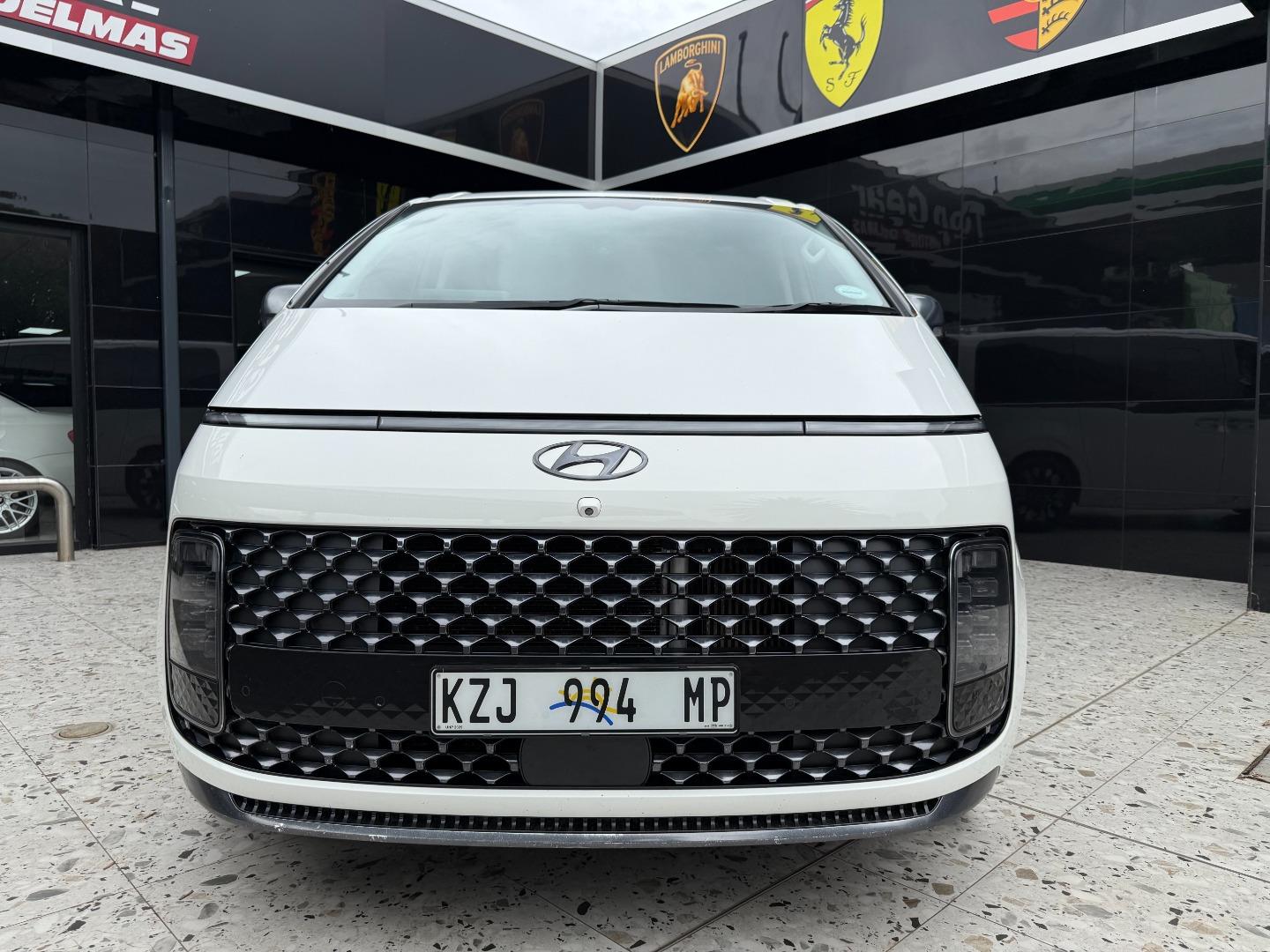 Hyundai Staria 2.2D Luxury 9-seater Top Gear Motors