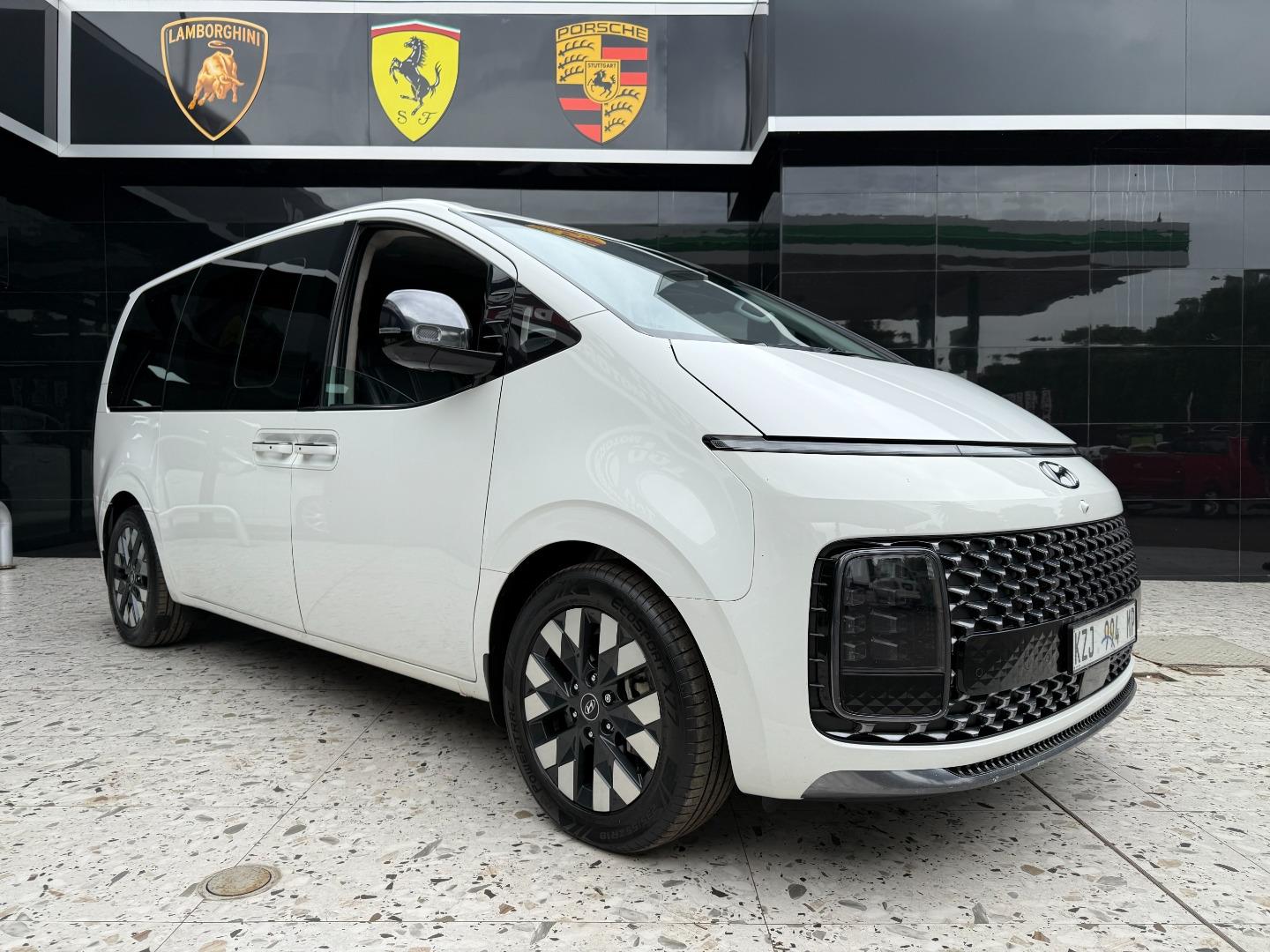 Hyundai Staria 2.2D Luxury 9-seater Top Gear Motors