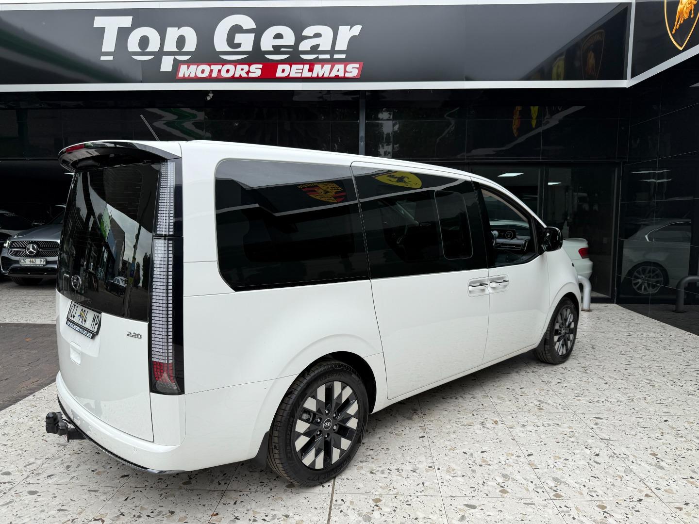 Hyundai Staria 2.2D Luxury 9-seater Top Gear Motors