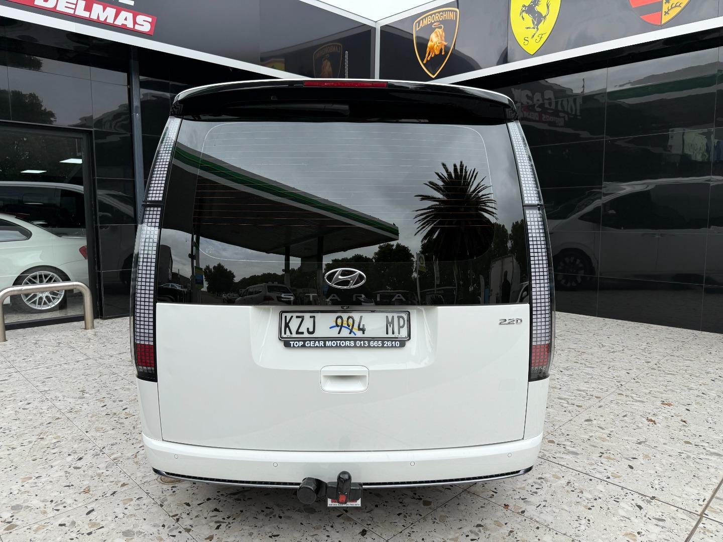 Hyundai Staria 2.2D Luxury 9-seater Top Gear Motors