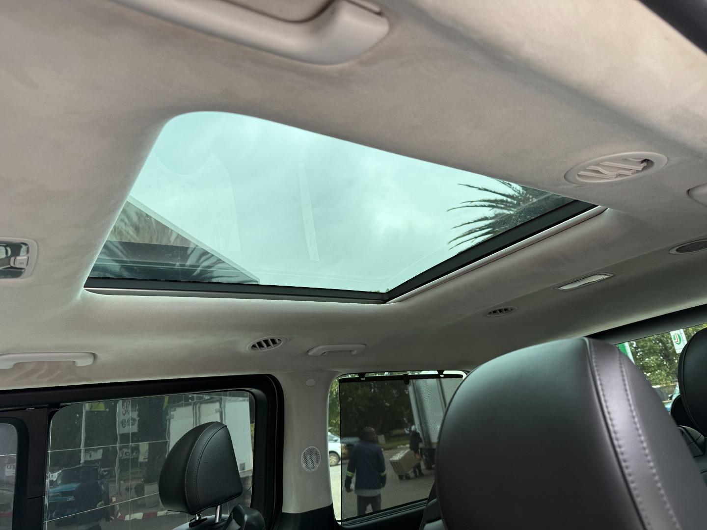 Hyundai Staria 2.2D Luxury 9-seater Top Gear Motors