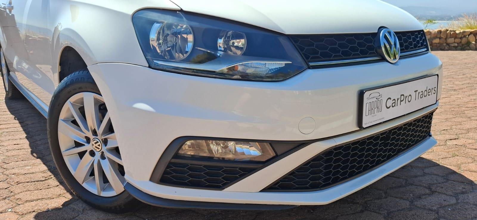 Volkswagen Polo Sedan 1.4 Comfortline Car Pro Trader