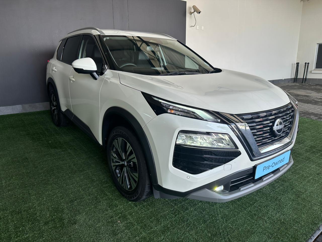 Nissan X-Trail 2.5 Acenta Mark White The Glen