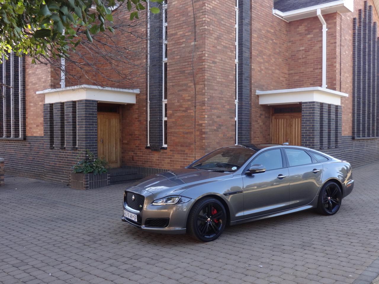 Jaguar XJR