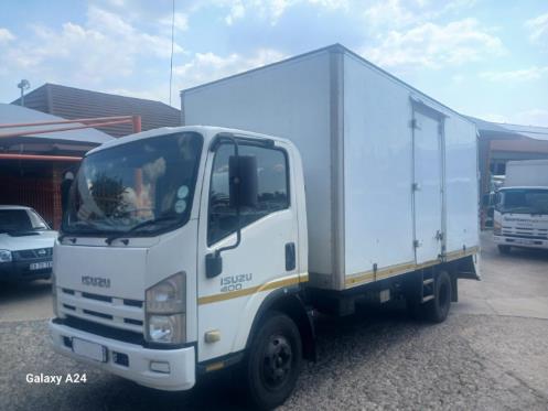 2013 Isuzu Npr400 4.5 TON