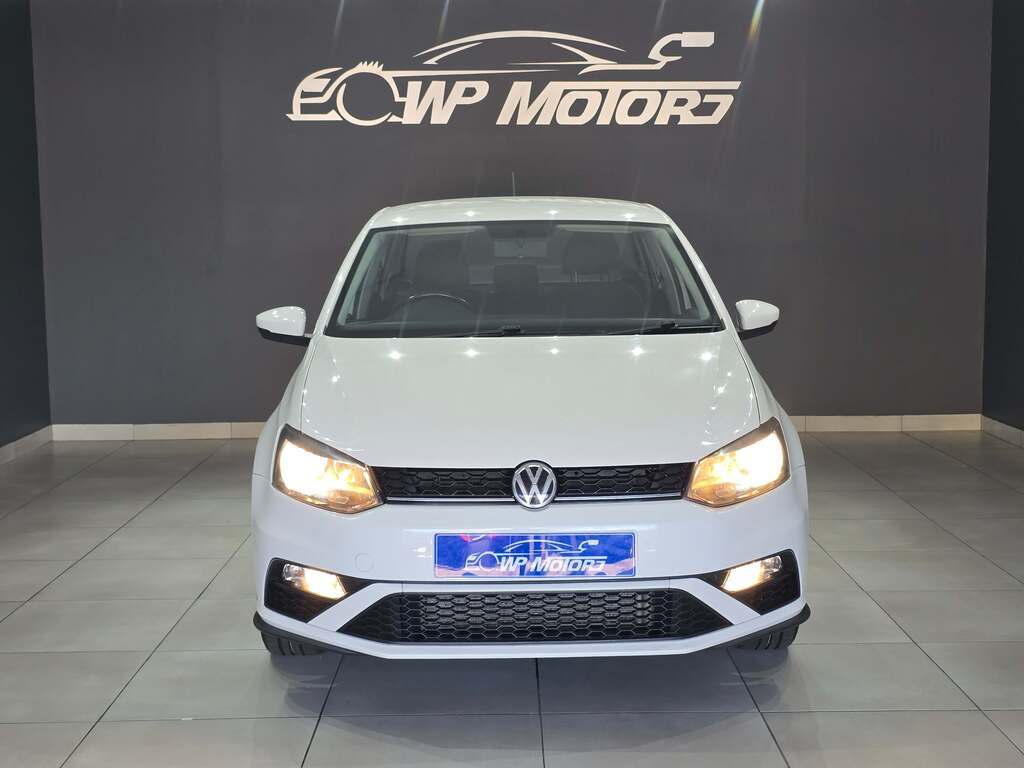 Volkswagen Polo Sedan 1.4 Comfortline WP Motors