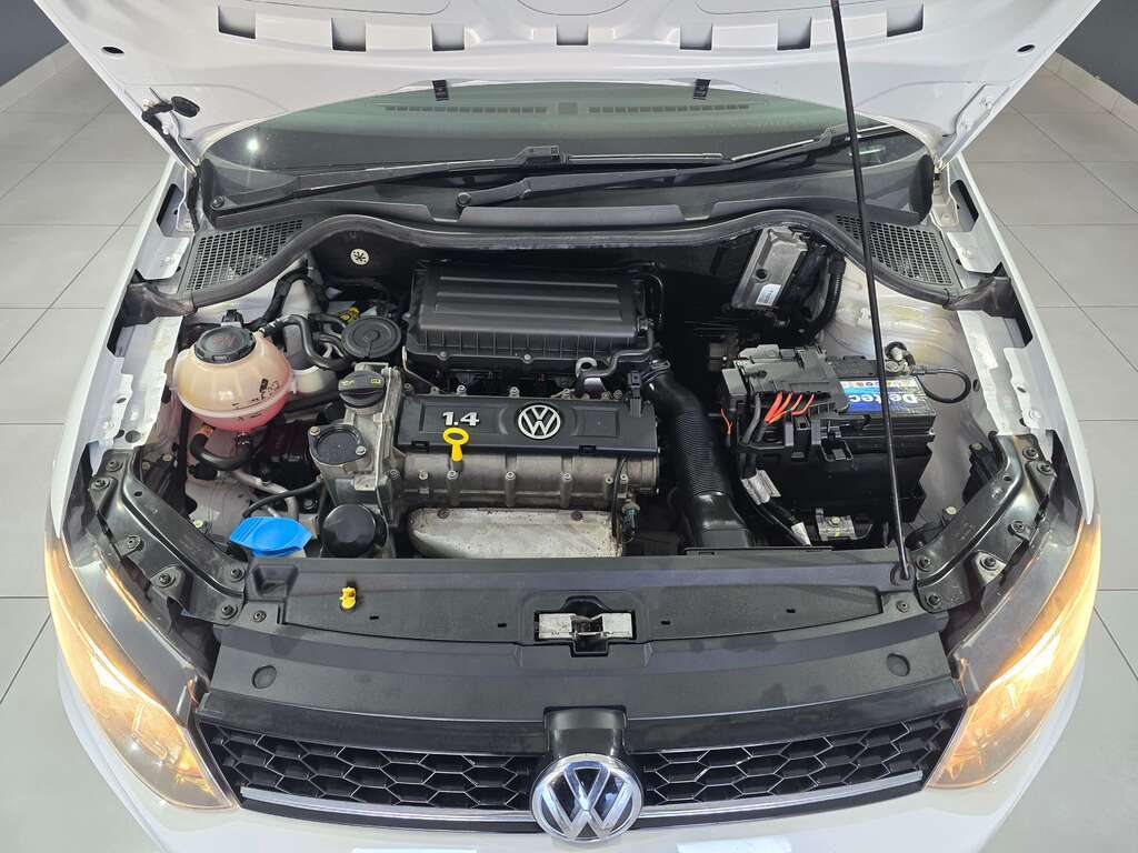 Volkswagen Polo Sedan 1.4 Comfortline WP Motors
