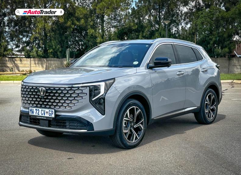 Changan UNI-S family crossover, highlighting its aggressive geometric front bumper and sporty styling.