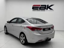 Hyundai Elantra 1.6 GLS EBK Diagonal Street