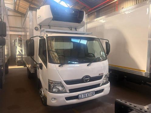 Hino 815 4 Tonner Fridge truck with Carrier Supra 550 unit Billson Trucks Pe (Pty) Ltd