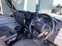 Toyota Land Cruiser 79 4.5D-4D LX V8 Double Cab Car Rep