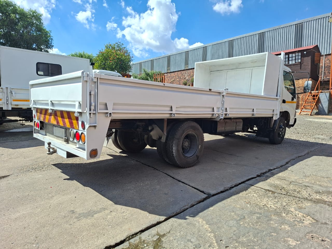 Toyota DYNA 7 105 4.5 TON A-Z Small Movers
