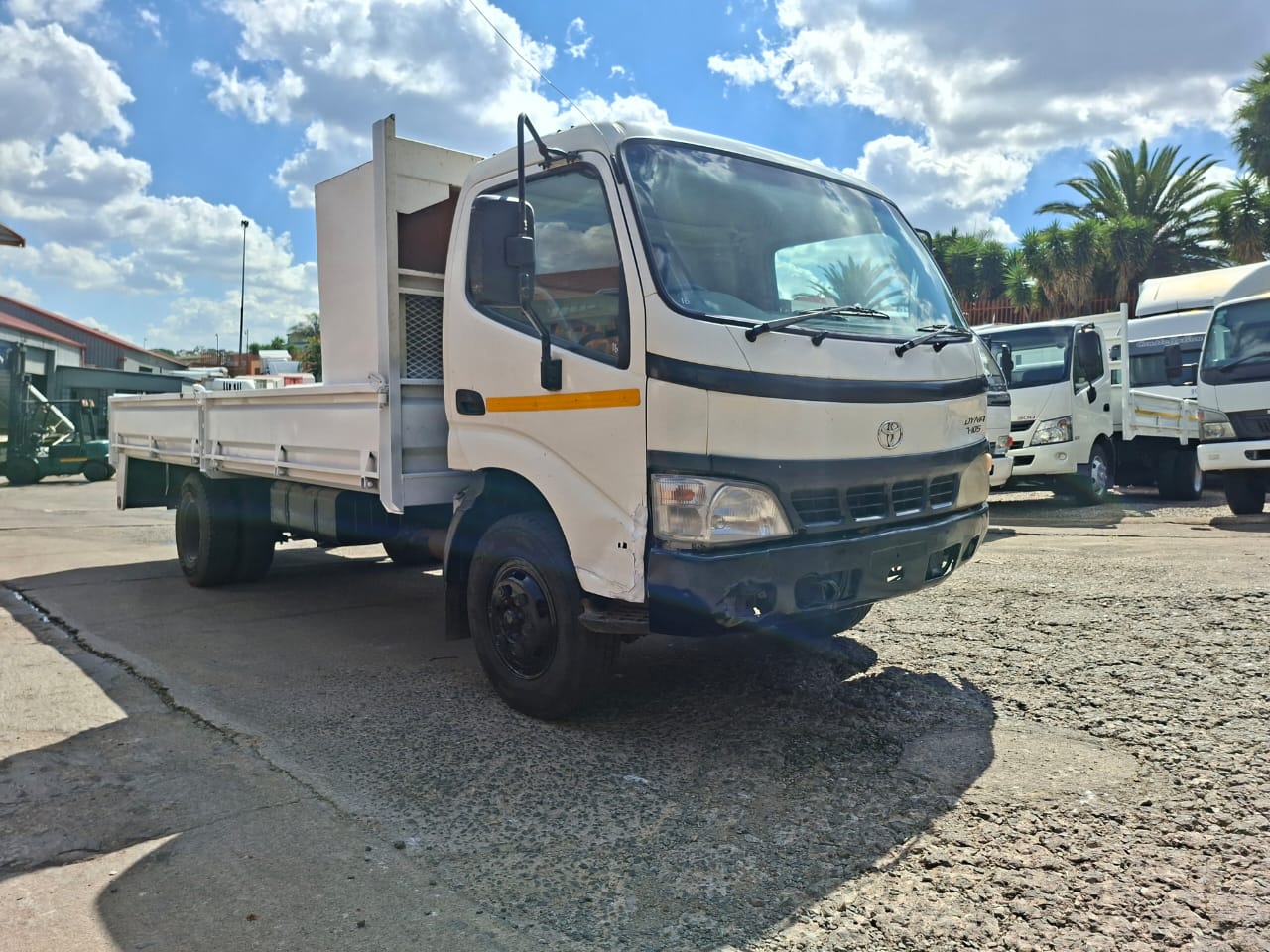Toyota DYNA 7 105 4.5 TON A-Z Small Movers