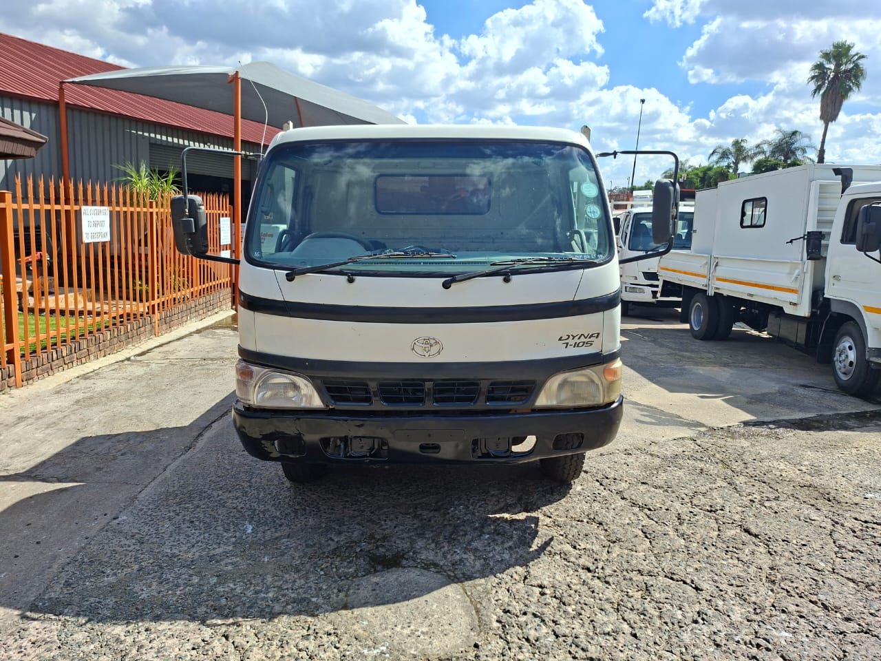 Toyota DYNA 7 105 4.5 TON A-Z Small Movers
