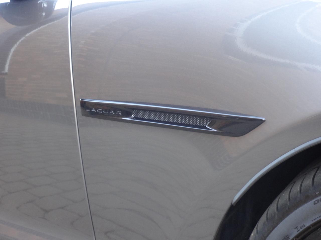 Jaguar XJR