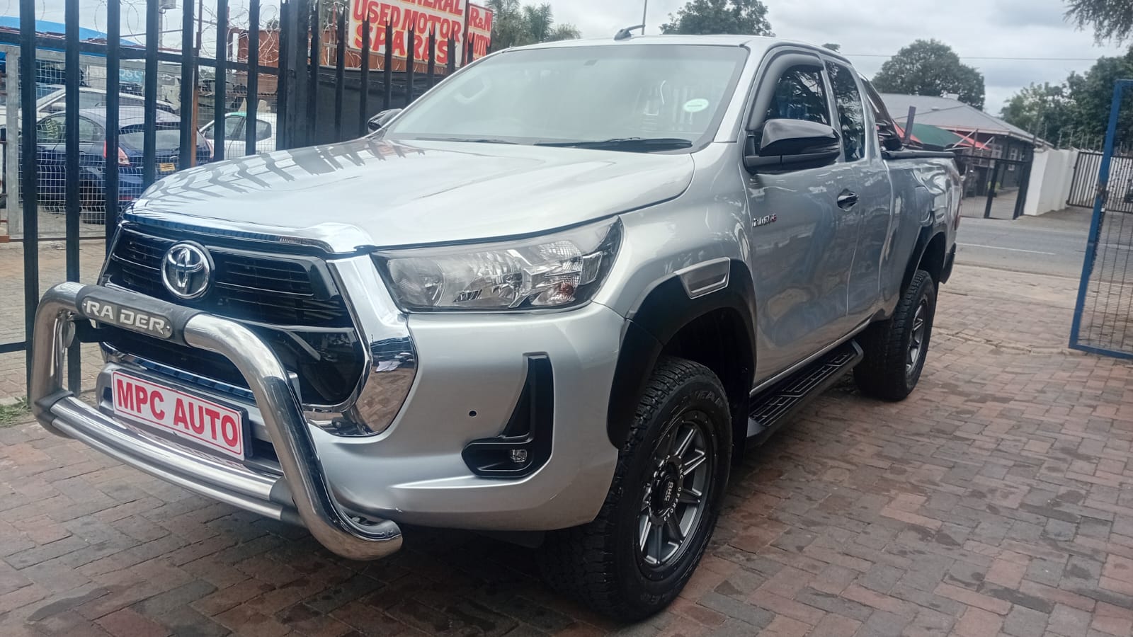 2016 Toyota Hilux 2.4GD-6 Xtra cab SRX for sale