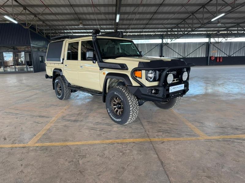 ち*ん様 最終値下げ　ベージュ ダブルブレスト36 Toyota Land Cruiser 79 2.8GD-6 Double Cab Auto for sale in