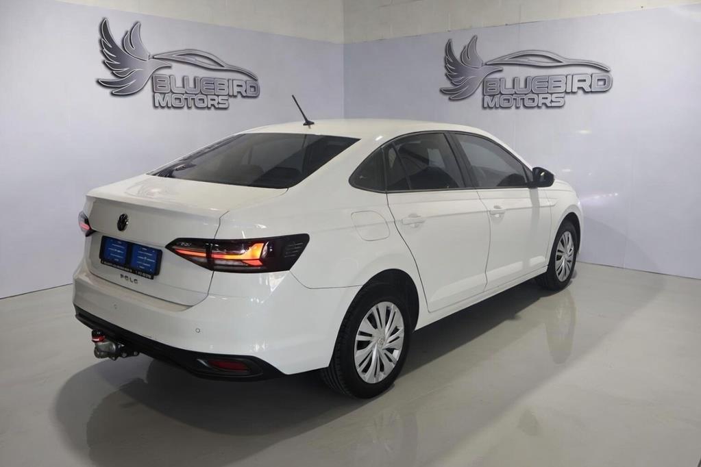 Volkswagen Polo Sedan 1.6 BlueBird Motors
