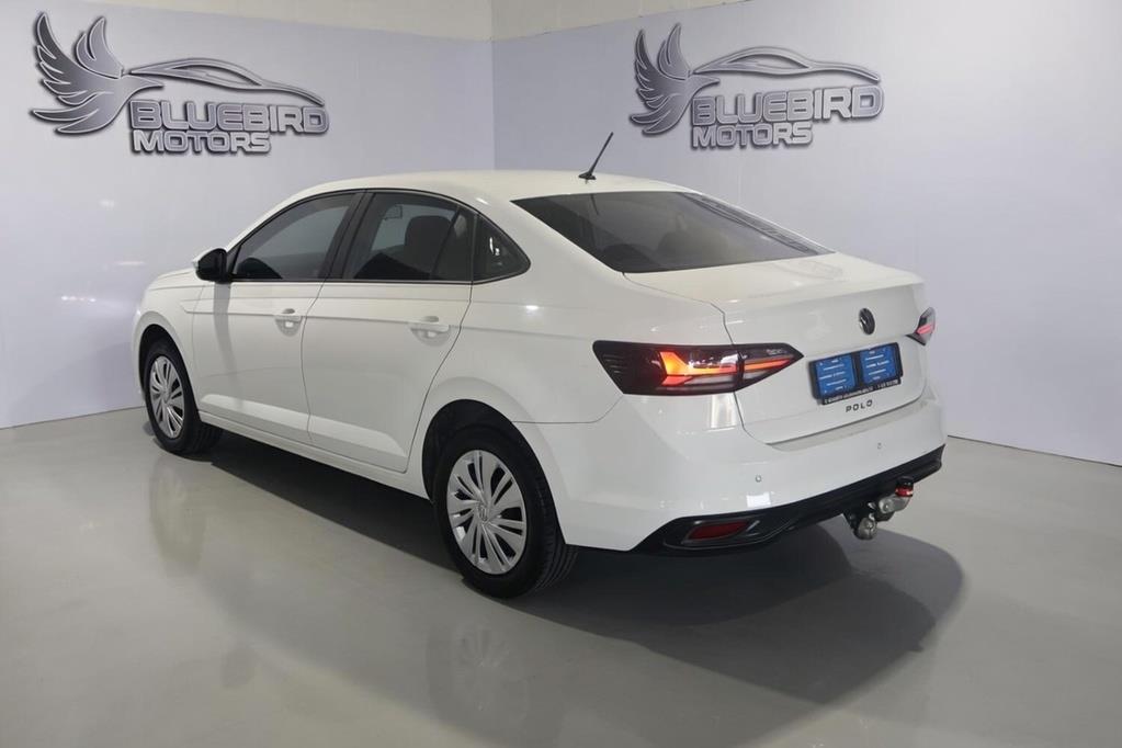 Volkswagen Polo Sedan 1.6 BlueBird Motors