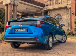 How to top up screen wash on a Toyota Prius 