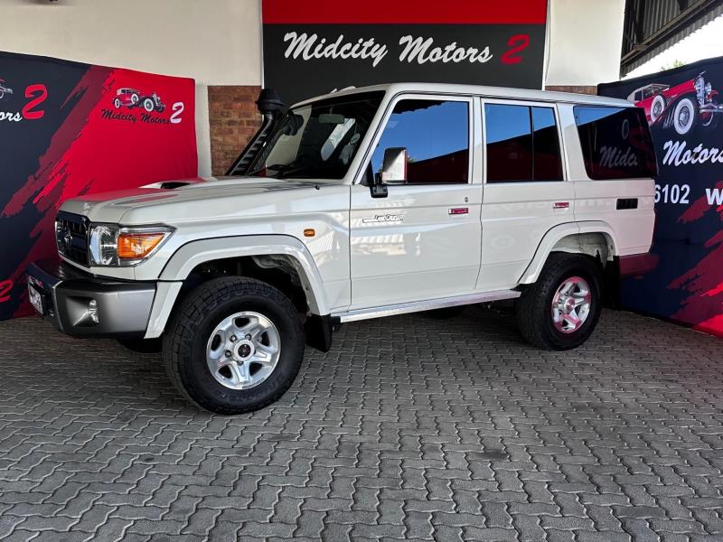 Toyota Land Cruiser 76 4.5D-4D LX V8 Station Wagon for sale in