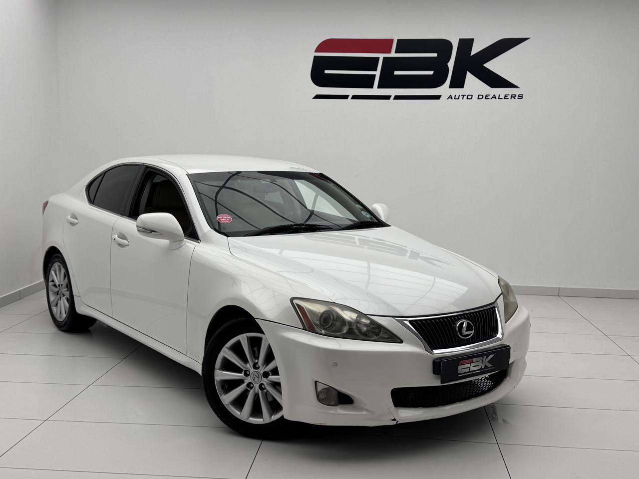 Lexus IS 250 EX EBK Diagonal Street