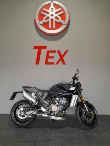 Husqvarna SVARTPILEN 801 Manual George Yamaha