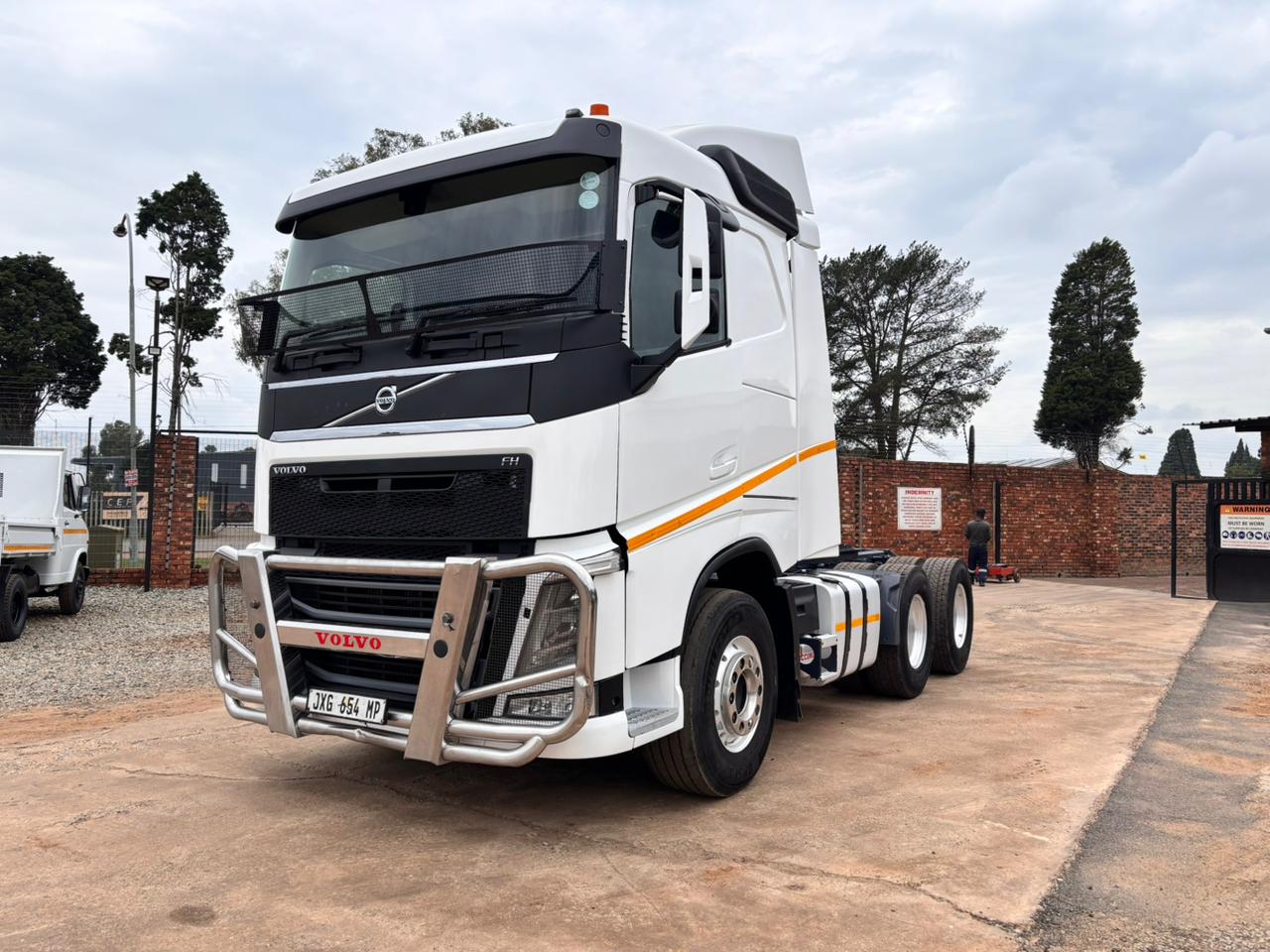 Volvo FH 440 TRUCK TRACTOR Rokon Truck and Plant Sales