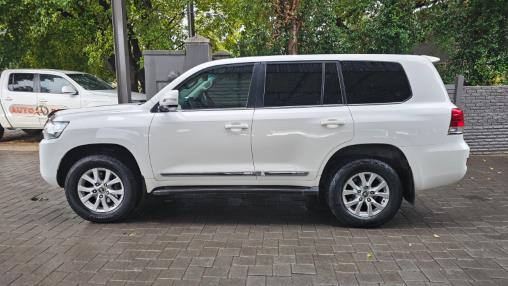 2017 Toyota Land Cruiser 200 4.5D-4D V8 VX for sale