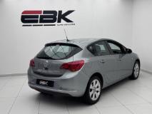 Opel Astra Hatch 1.4 Turbo Essentia EBK Diagonal Street