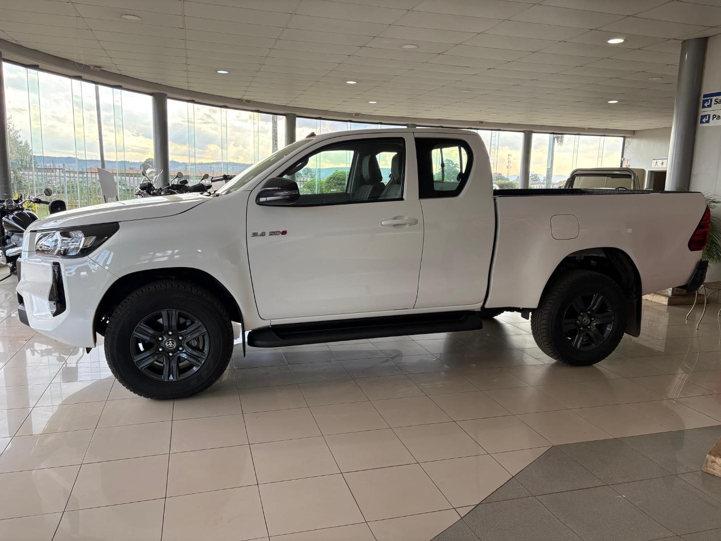 Toyota Hilux 2.4GD-6 Xtra Cab Raider Manual Autobahn Auto