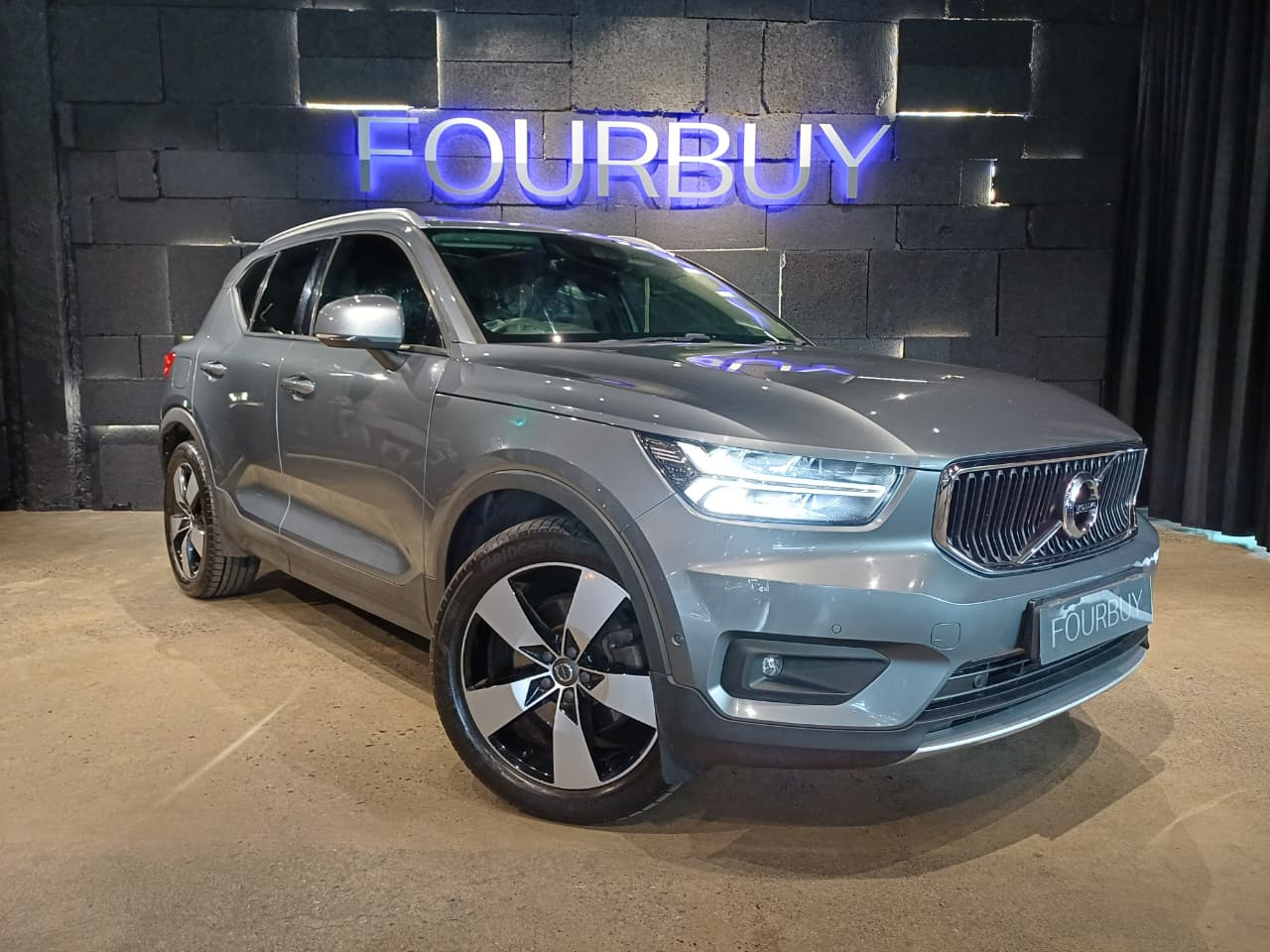 Volvo XC40 D4 AWD Momentum Fourbuy