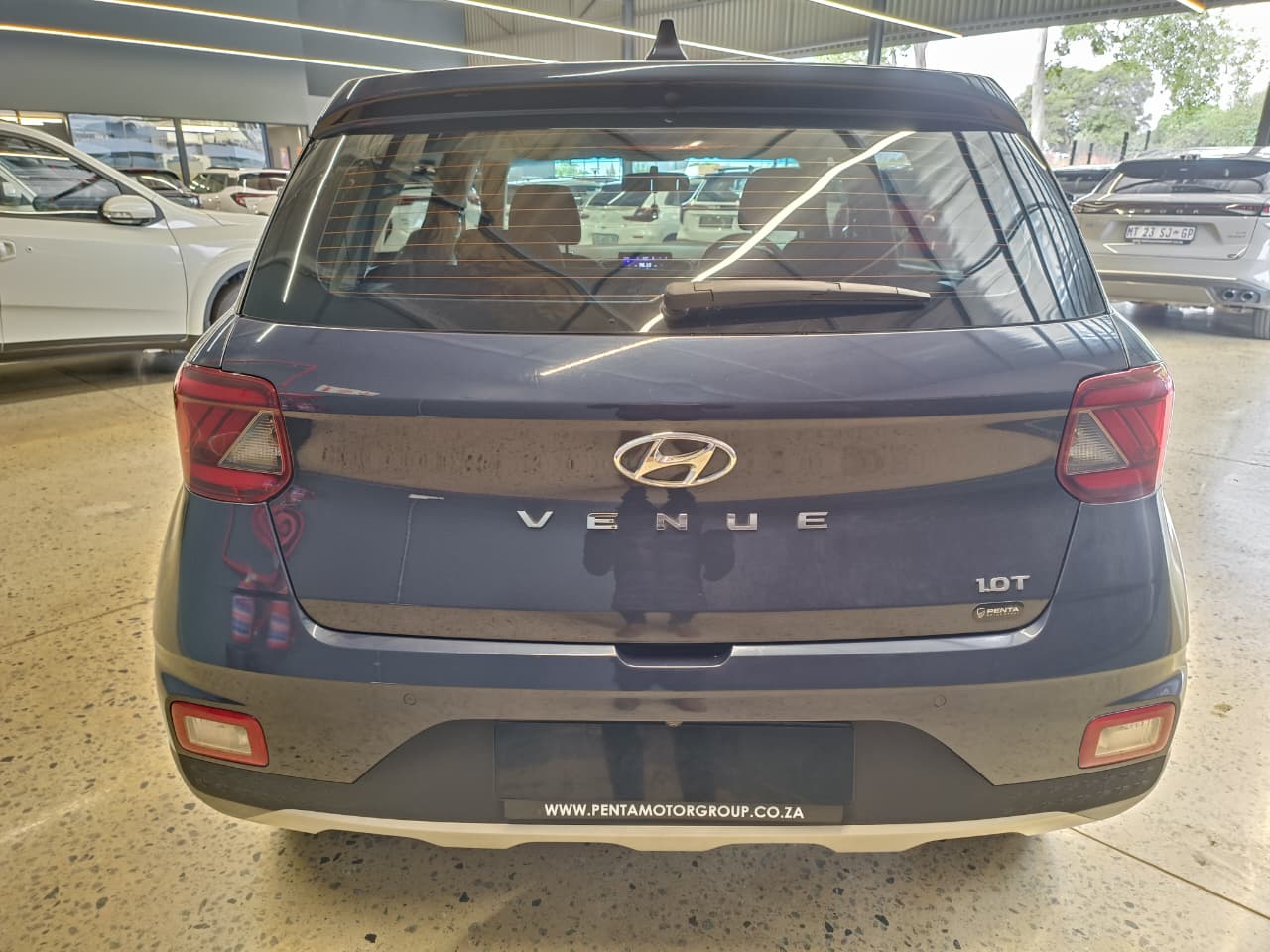 Hyundai Venue 1.0T Motion Auto Mahindra Montana
