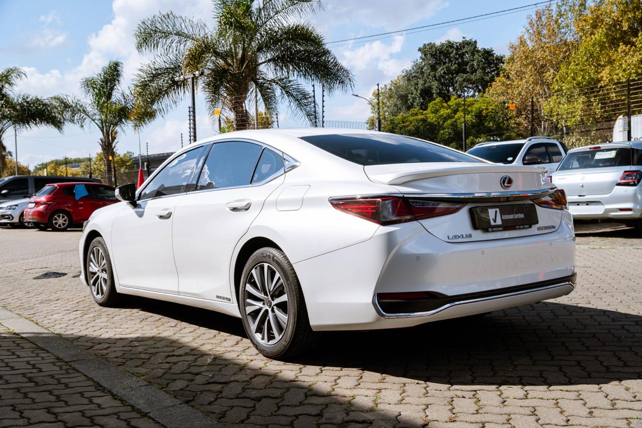 Lexus ES 300h EX Freeway Toyota