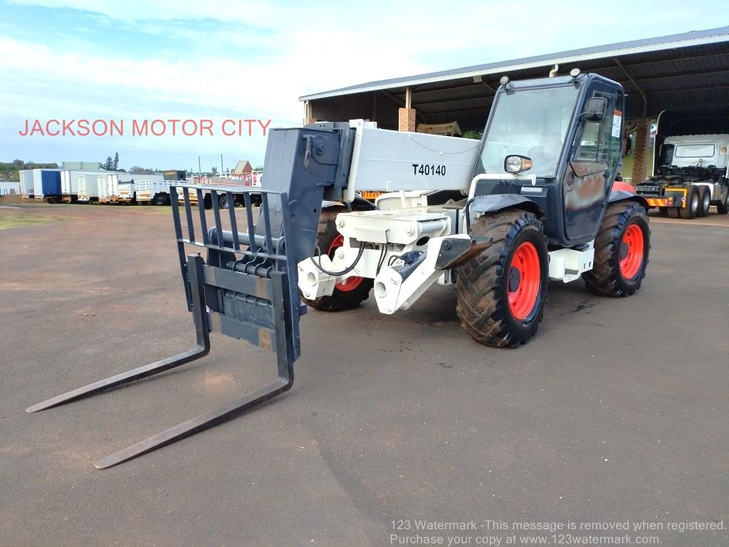 Bobcat TELESCOPIC HANDLER T40140 WITH FORK AND BUCKET ATTACHMENT. (14M BOOM) Jackson Motor City