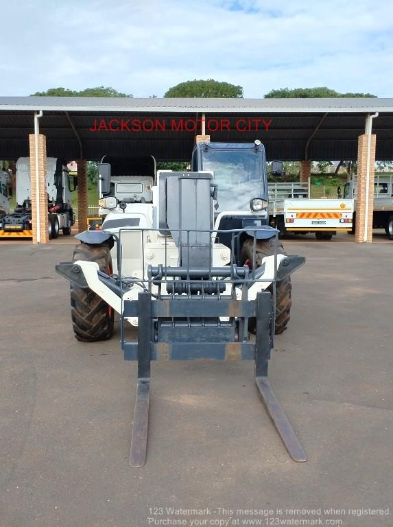 Bobcat TELESCOPIC HANDLER T40140 WITH FORK AND BUCKET ATTACHMENT. (14M BOOM) Jackson Motor City