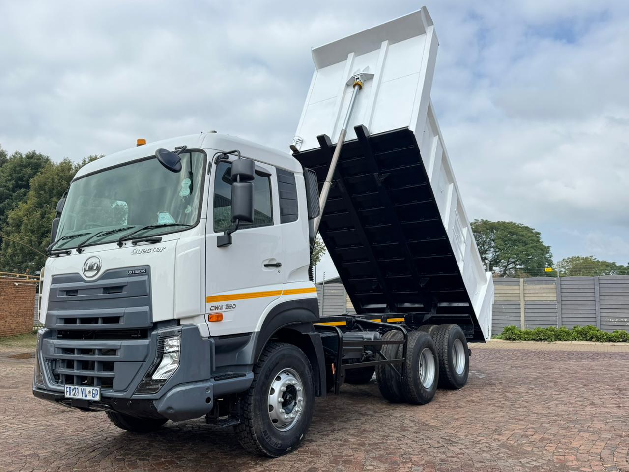 Nissan CWE330 Platinum Truck Centre Boksburg