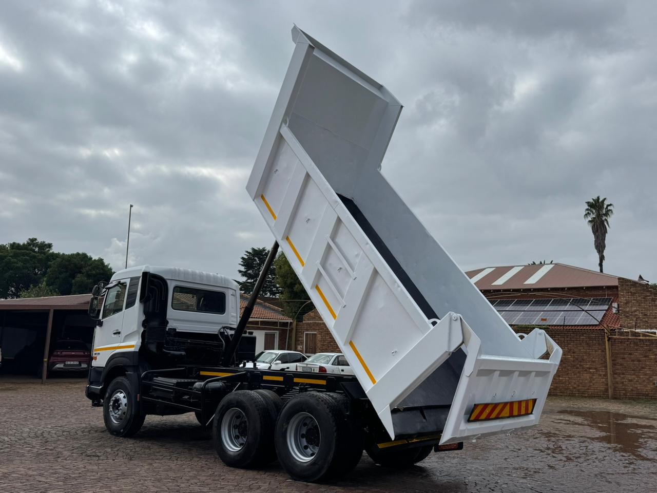 Nissan CWE330 Platinum Truck Centre Boksburg