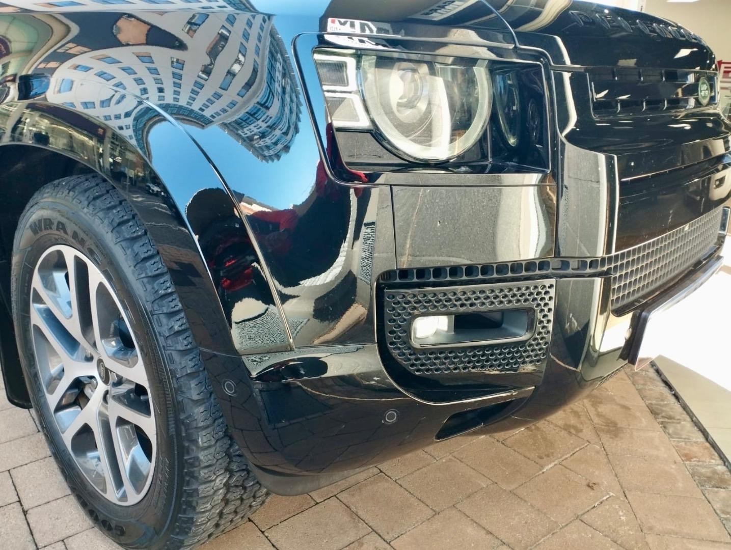 2024 Land Rover Defender 130 D300 X-Dynamic HSE image 5