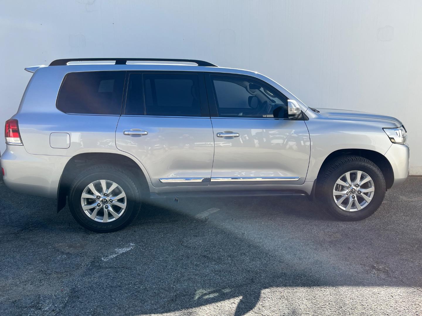 Toyota Land Cruiser 200 4.5D-4D V8 VX-R