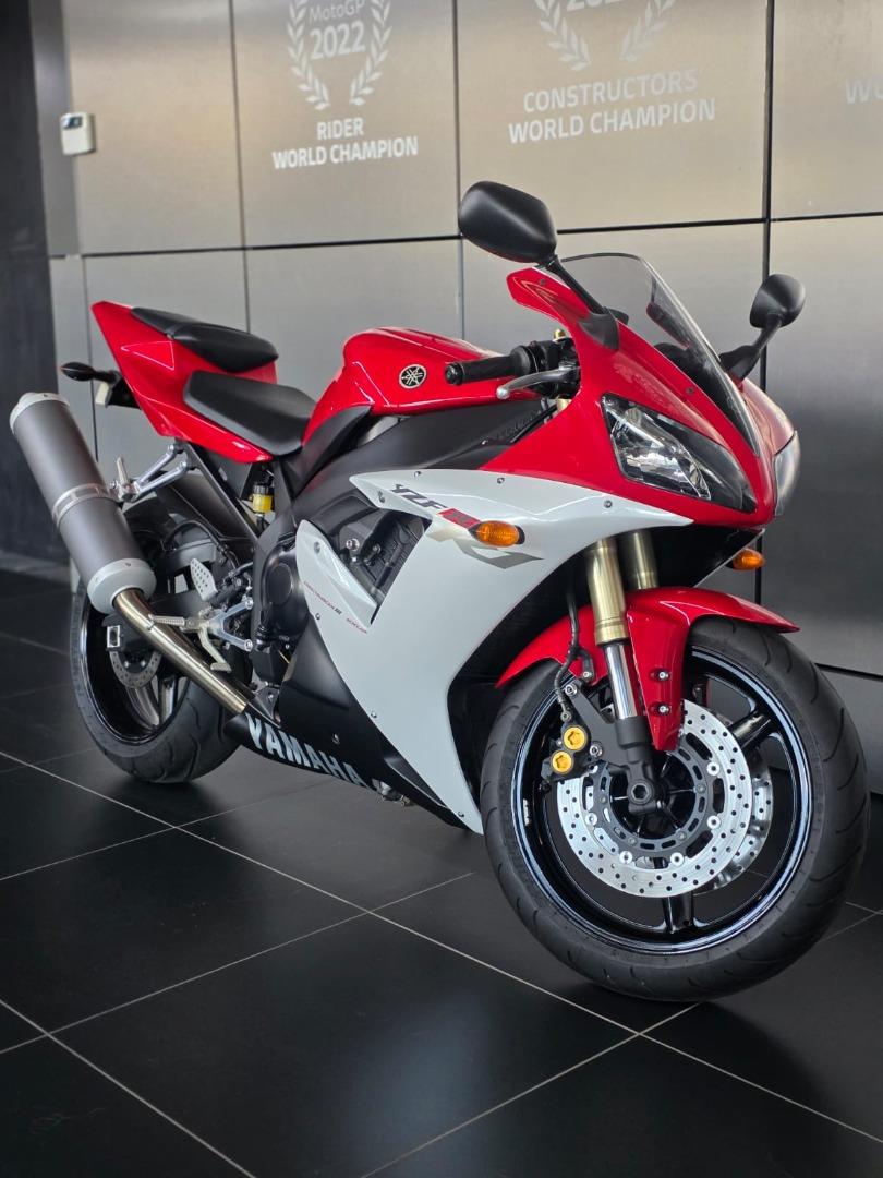 Yamaha YZF R1 Ducati