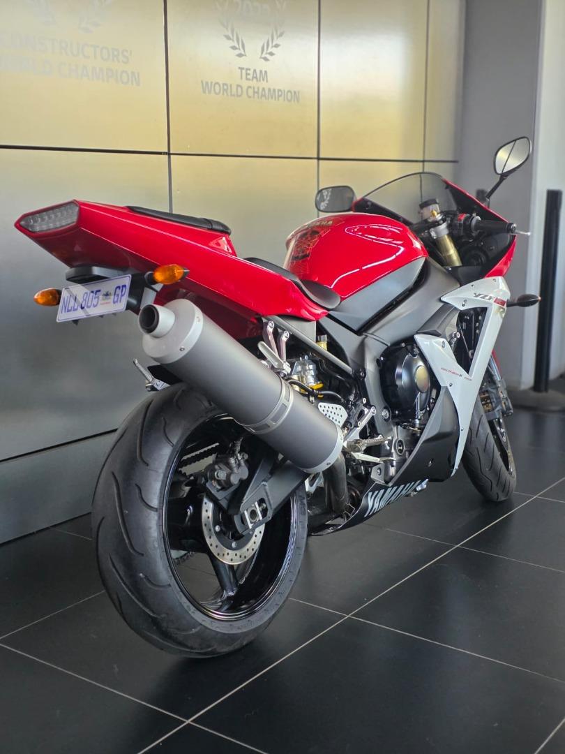 Yamaha YZF R1 Ducati