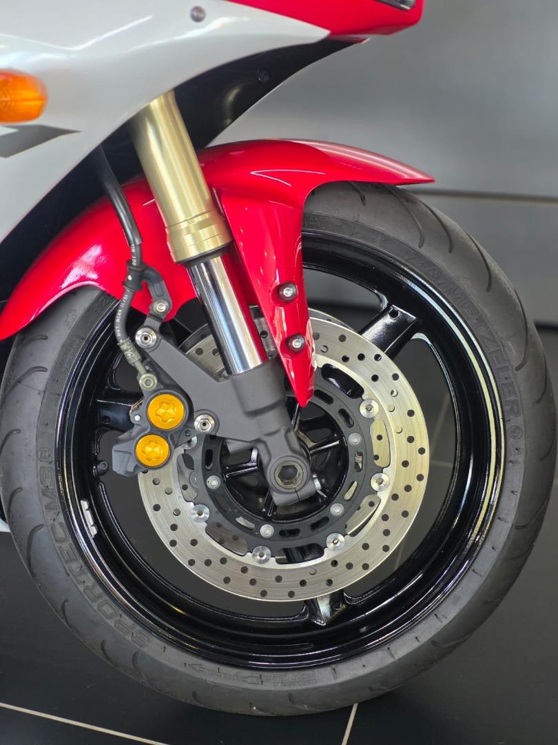 Yamaha YZF R1 Ducati